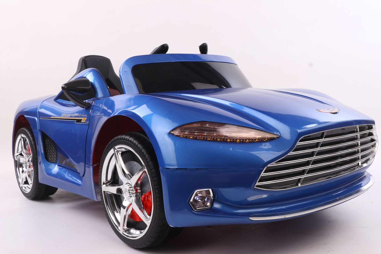 Детский электромобиль Aston Martin FLSeat — изображение 11