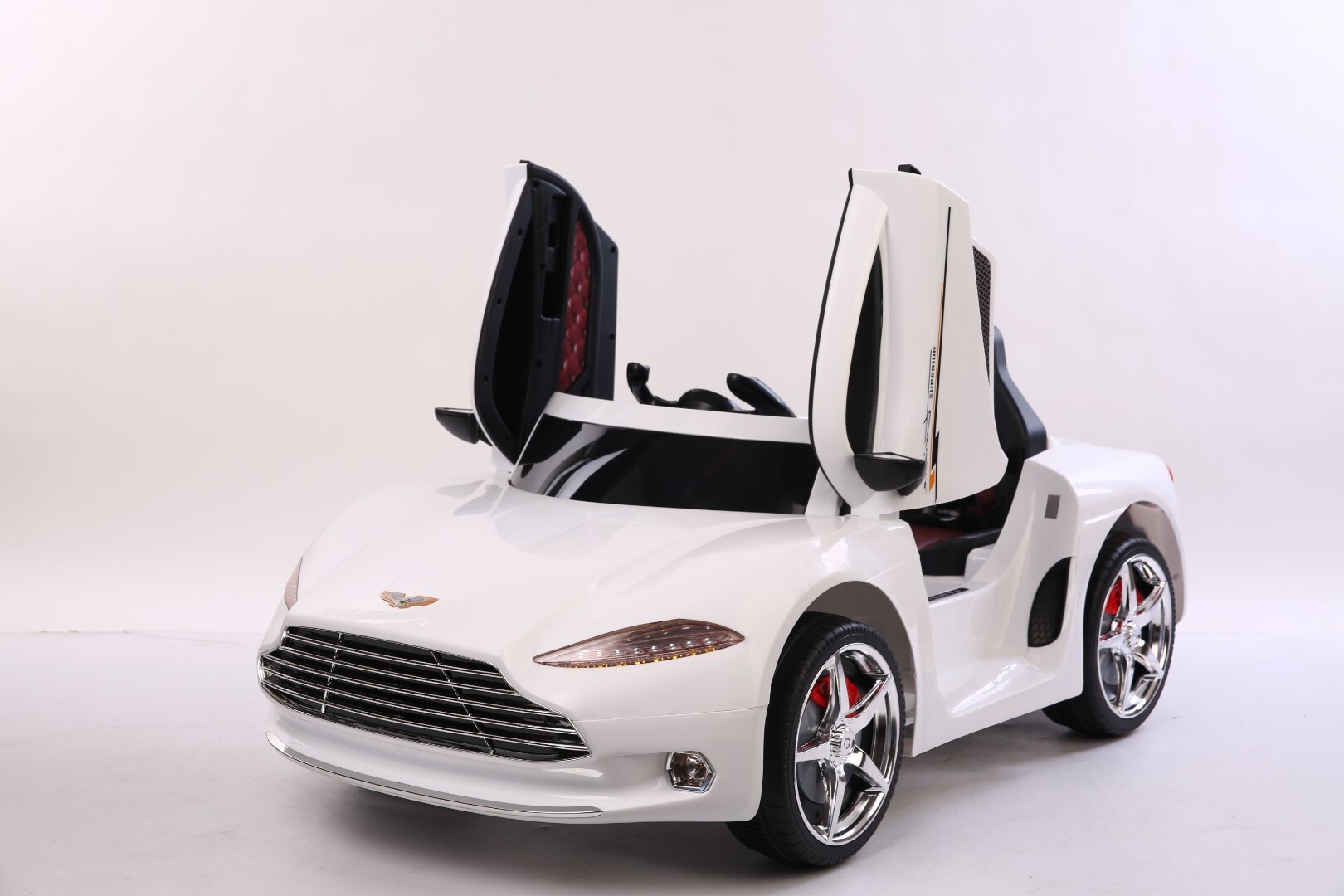 Детский электромобиль Aston Martin FLSeat — изображение 3