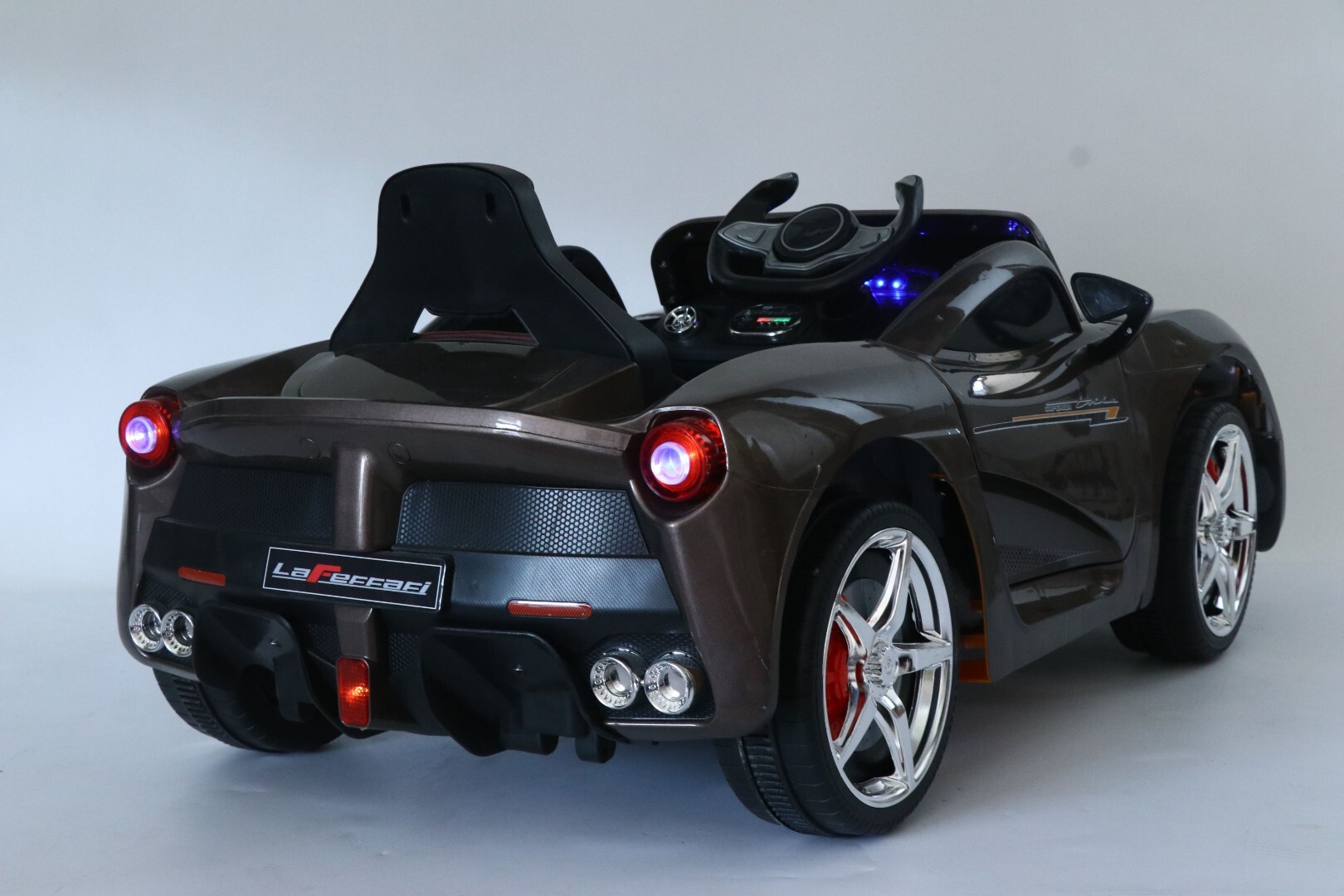 Детский электромобиль Aston Martin FLSeat — изображение 28