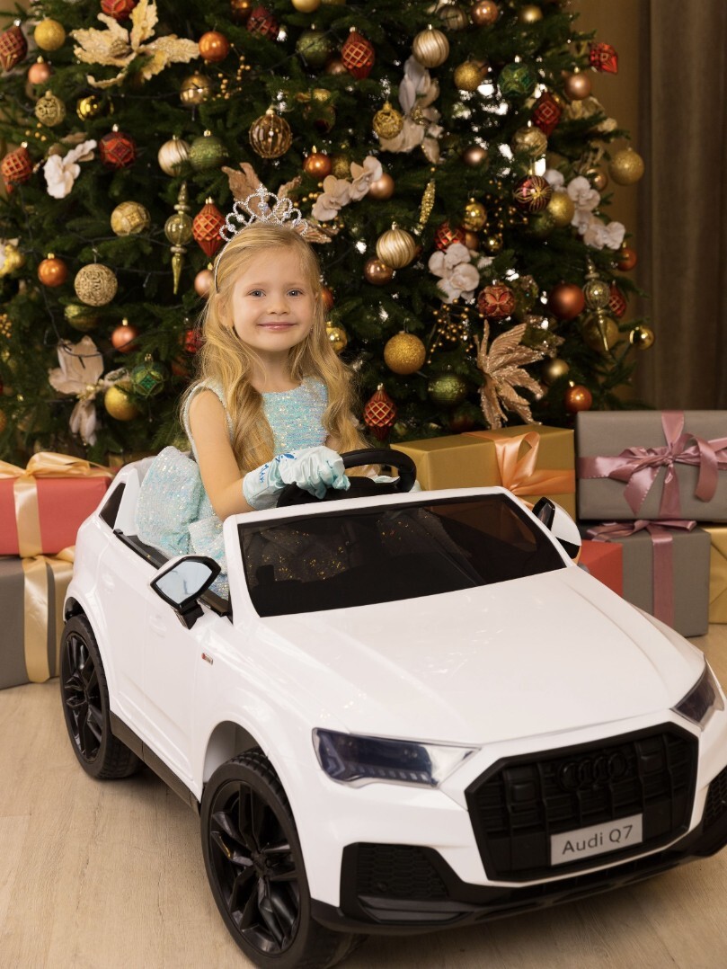 Детский электромобиль Audi Q7 (HL678)