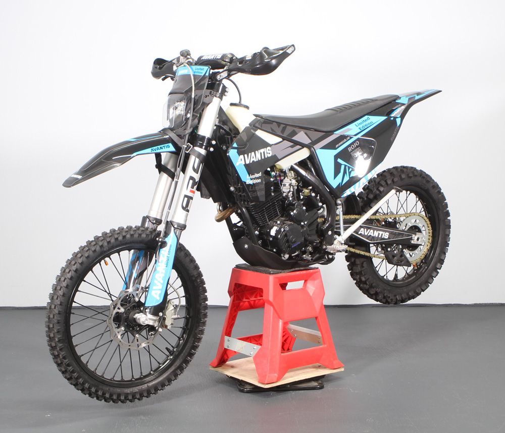 Мотоцикл AVANTIS ENDURO 250 CARB EXCLUSIVE (CB250-F/172FMM DESIGN HS ЧЕРНЫЙ) ARS