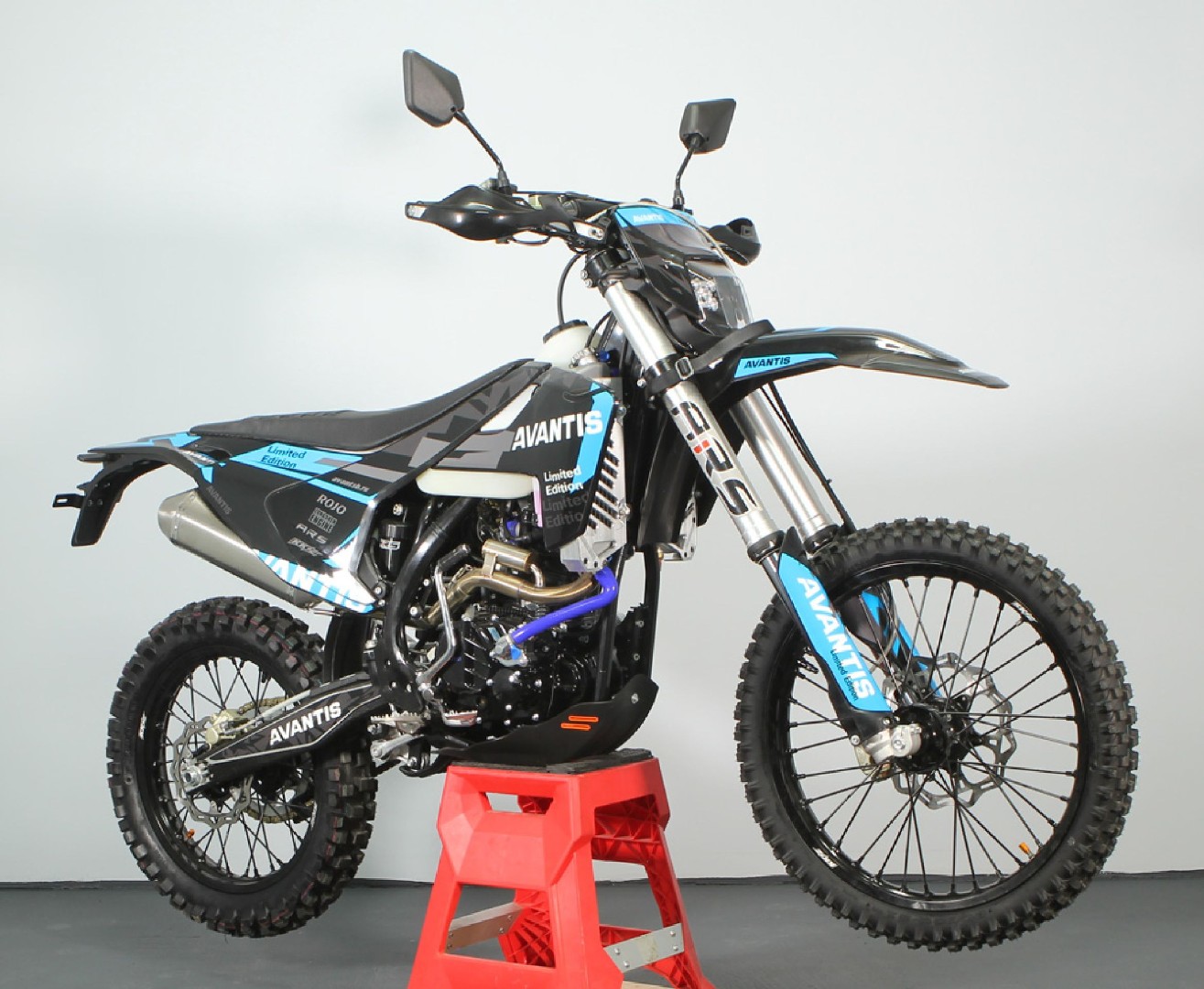 Мотоцикл AVANTIS ENDURO 300 CARB PRO EXCLUSIVE (CBS300/174MN-3 DESIGN HS ЧЕРНЫЙ) ARS ПТС