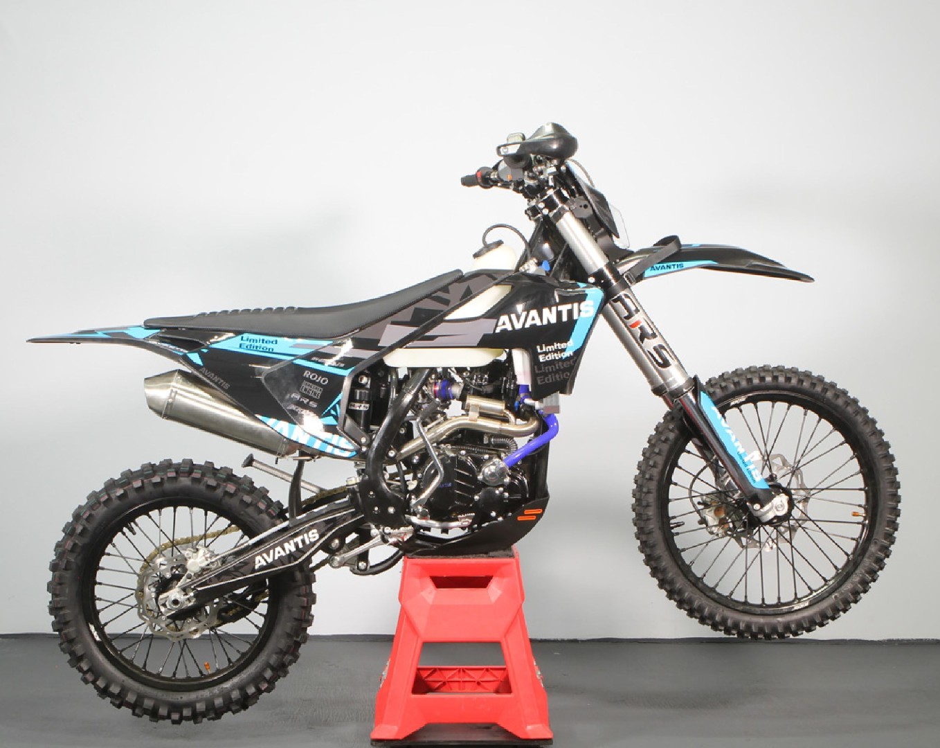 Мотоцикл Avantis Enduro 300 PRO Carb FCR Exclusive ARS (CBS300/174MN-3 Design HS черный) — изображение 3