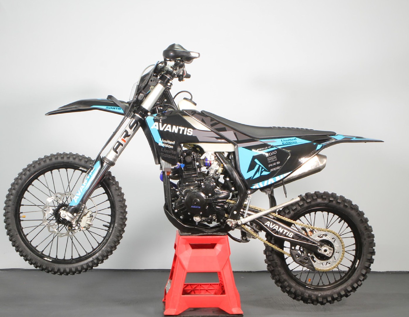 Мотоцикл Avantis Enduro 300 PRO Carb FCR Exclusive ARS (CBS300/174MN-3 Design HS черный) — изображение 9