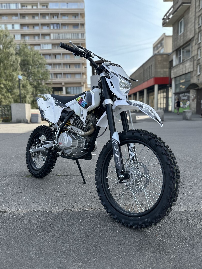 Мотоцикл BSE Z2 L 21/18 Apex