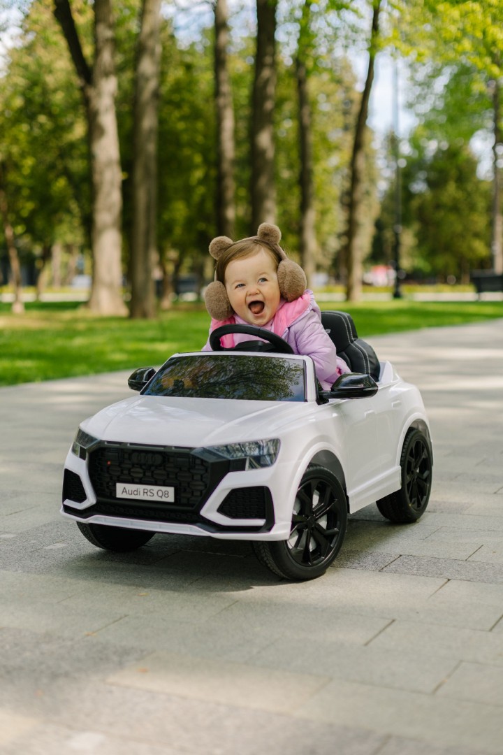 Детский электромобиль Audi RS Q8 (HL518)
