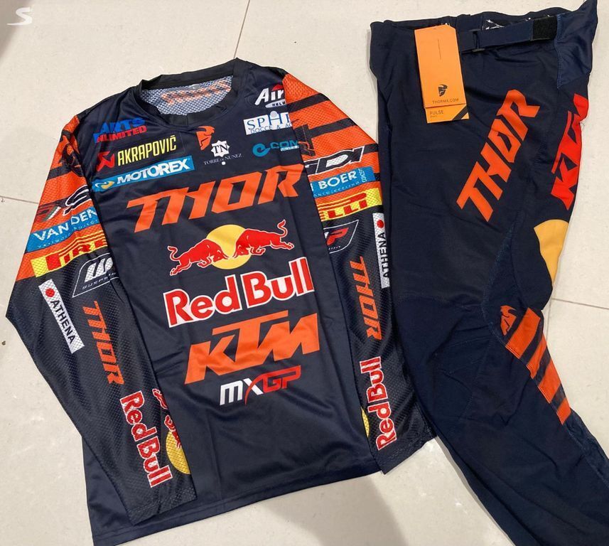 Кроссовый костюм Red Bull