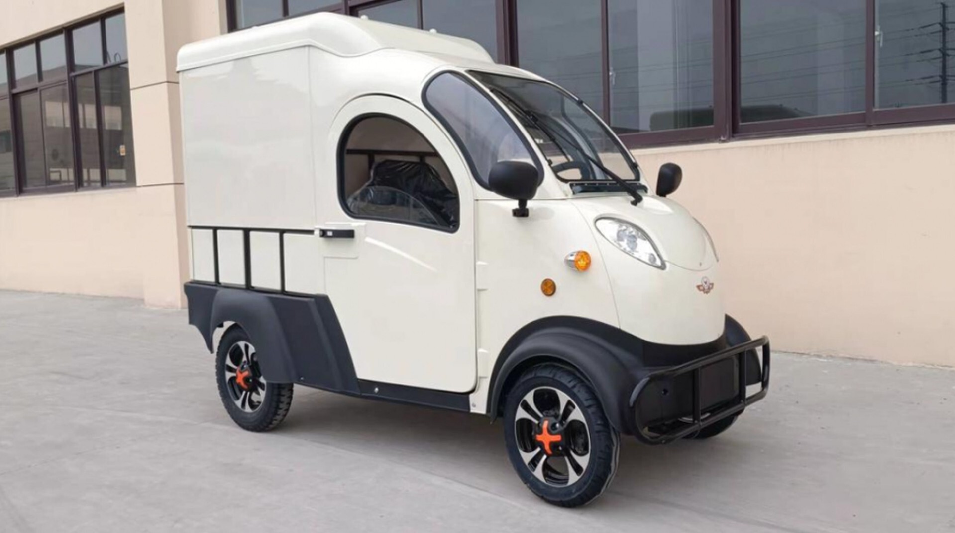 Квадрицикл грузовой GreenCamel Тендер 5-Квадро (72V 2500W) закрытые кабина и кузов