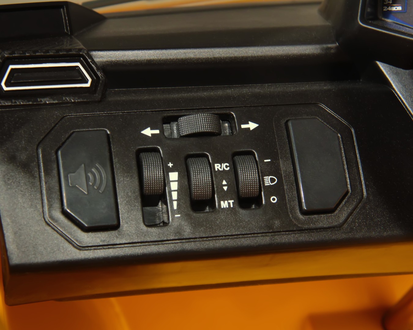 Детский электромобиль Rastar Lamborghini Urus — изображение 11