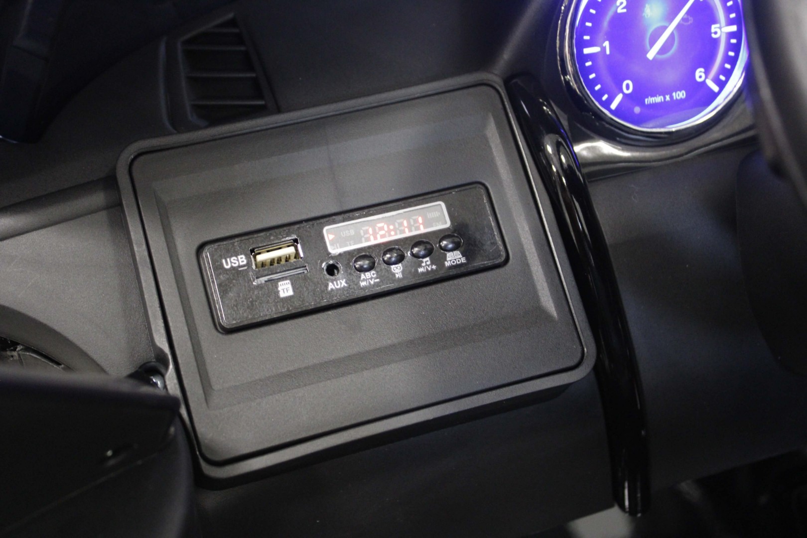 Детский электромобиль Land Rover DISCOVERY SPORT O111OO — изображение 11