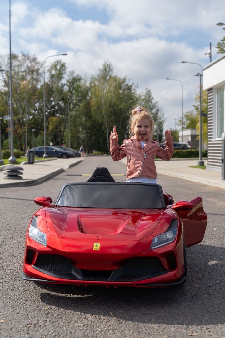 Детский электромобиль Ferrari F111FF — изображение 4