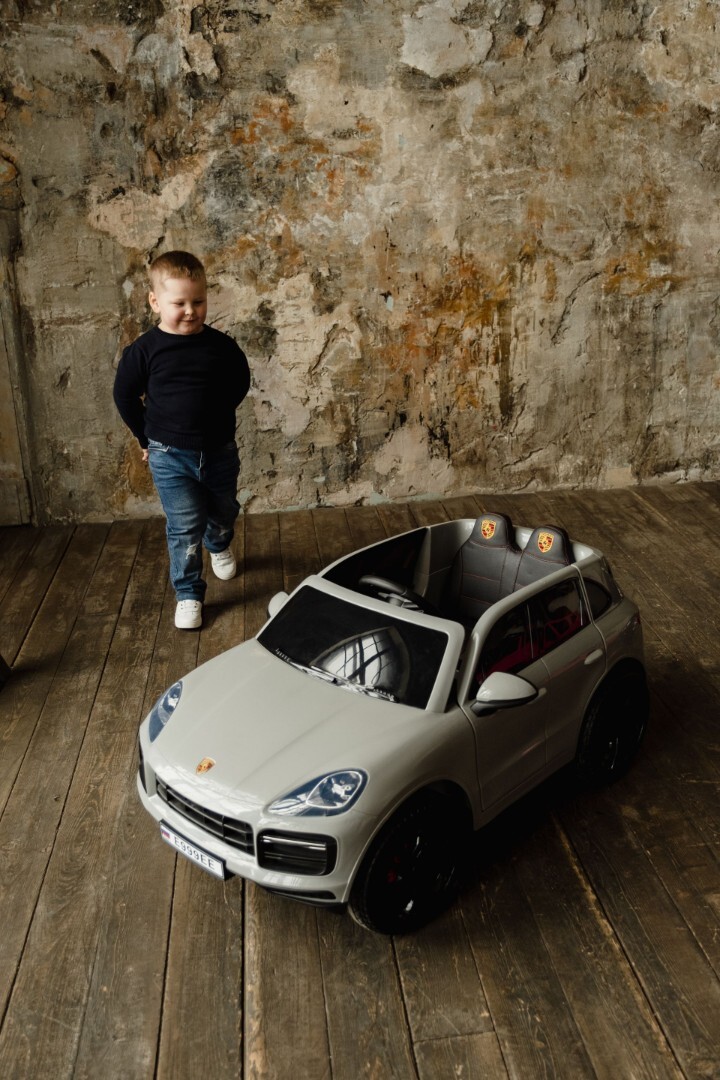 Детский электромобиль Porsche Cayenne E999EE — изображение 4
