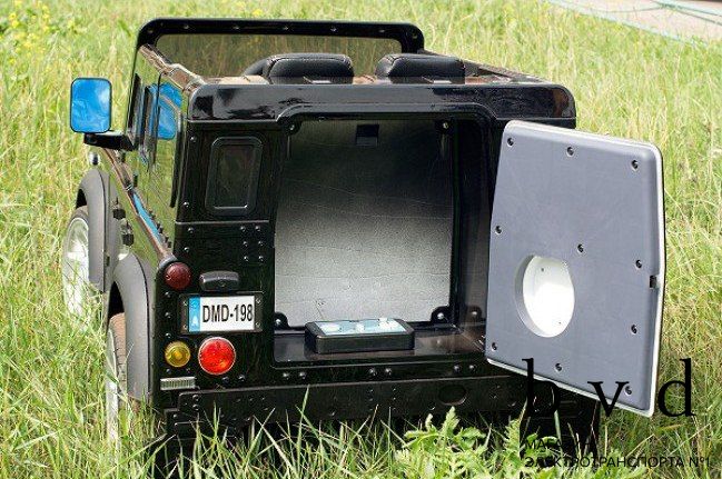 Детский электромобиль Land Rover Defender — изображение 2