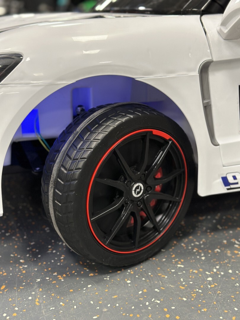Детский электромобиль Mercedes-Benz GTR 6825 4х4 — изображение 7