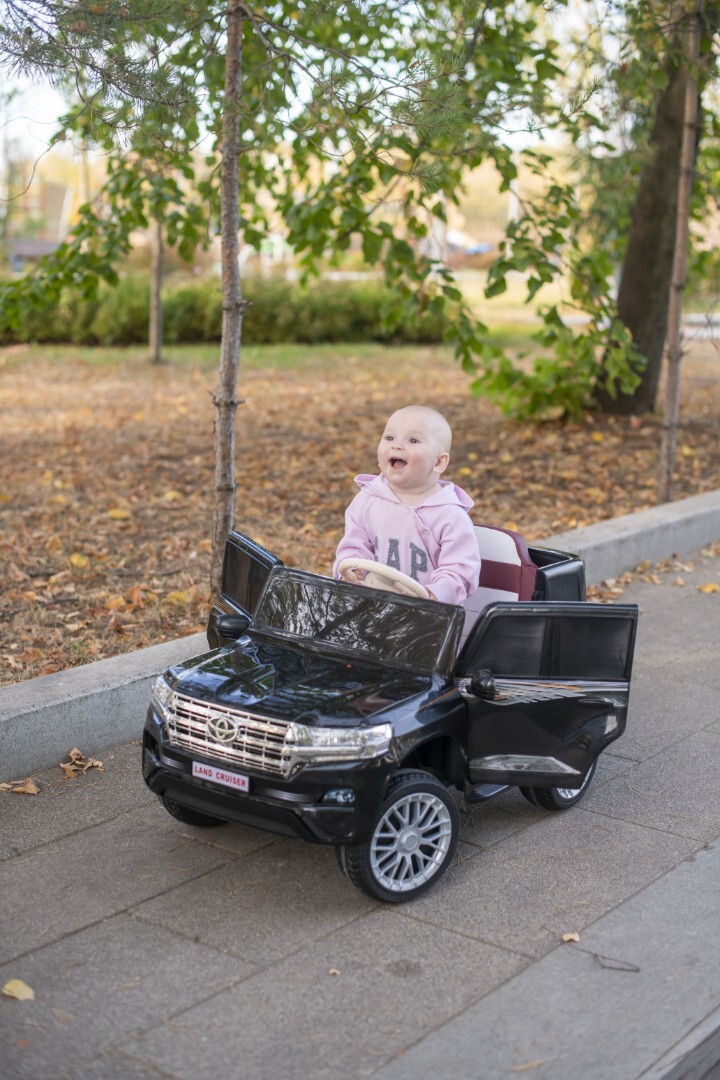 Детский электромобиль Toyota LC200 2688