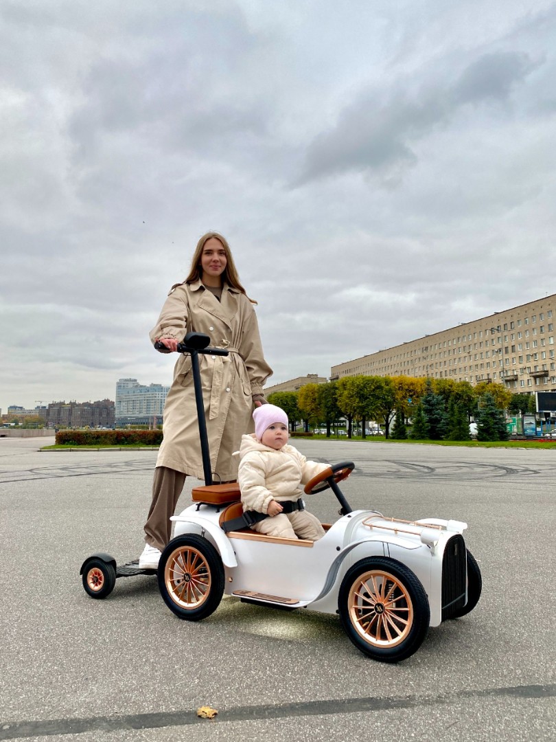 Детский электромобиль D. THRONE S Classic Family Car