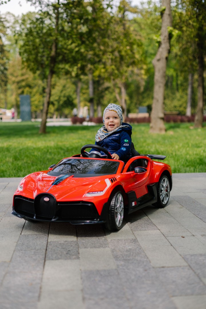 Детский электромобиль Bugatti Divo HL338 — изображение 3