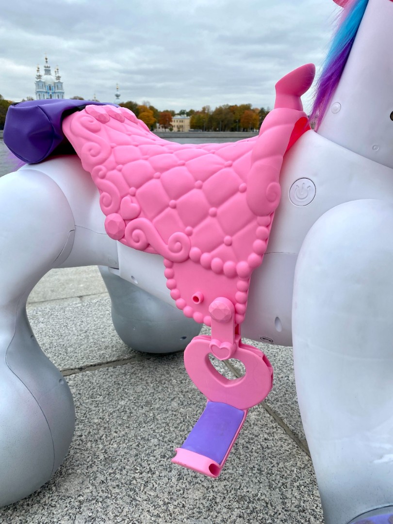 Детский электромобиль-единорог Rideamals Josie Unicorn — изображение 3