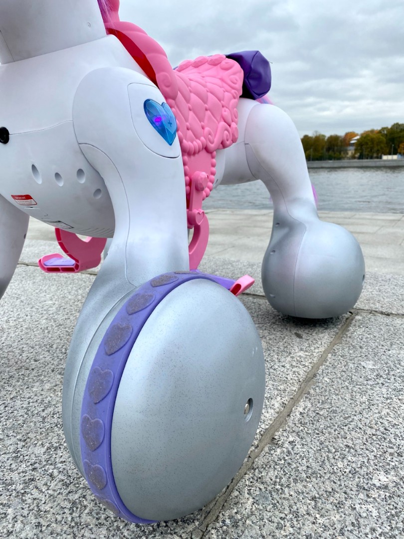 Детский электромобиль-единорог Rideamals Josie Unicorn — изображение 8